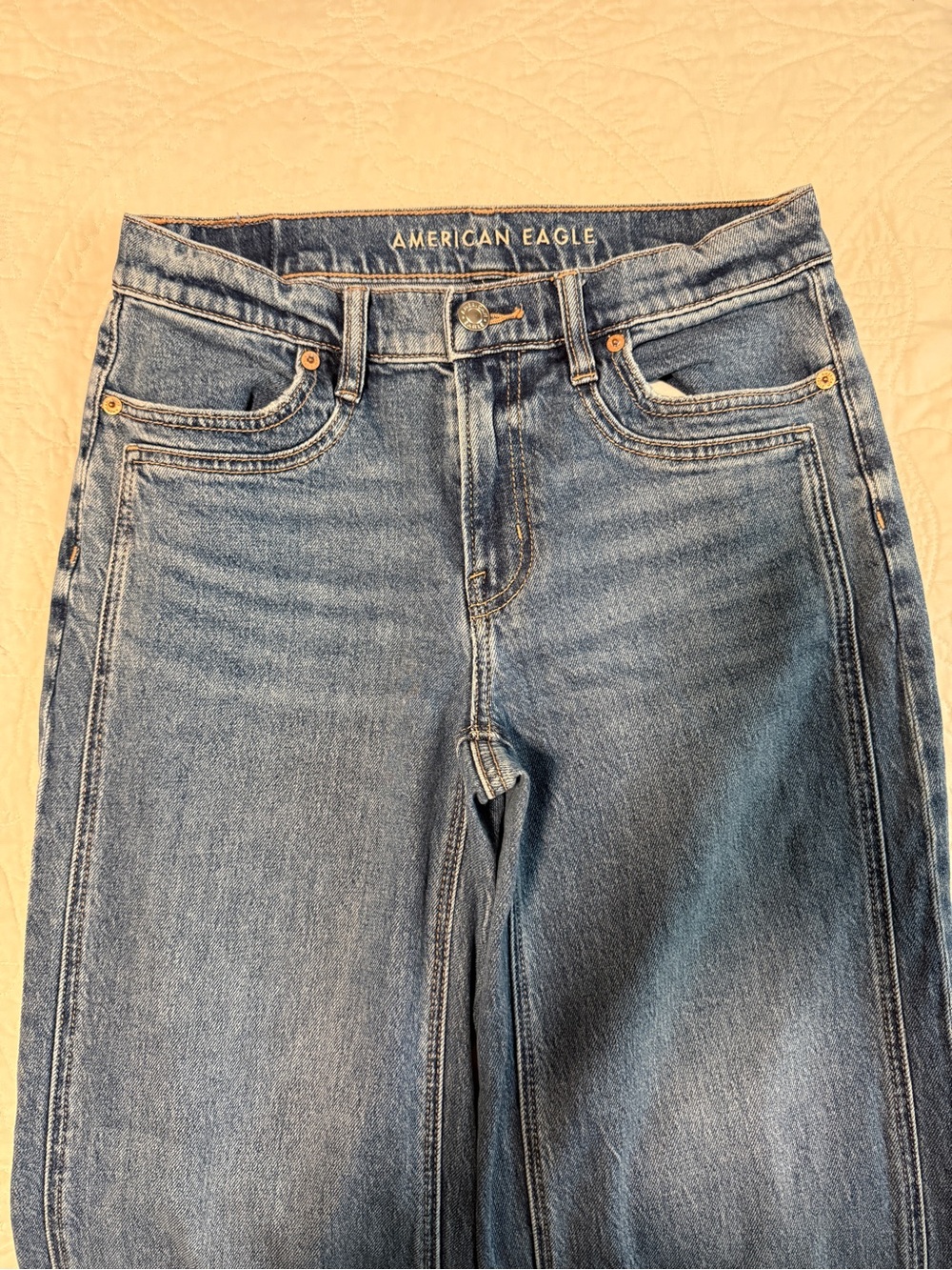 American Eagle size 4 jeans. Limited addition.